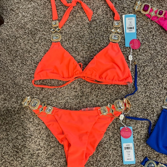 Coming Soon collection of beach bunnies in XL and L sizes - Picture 10 of 14